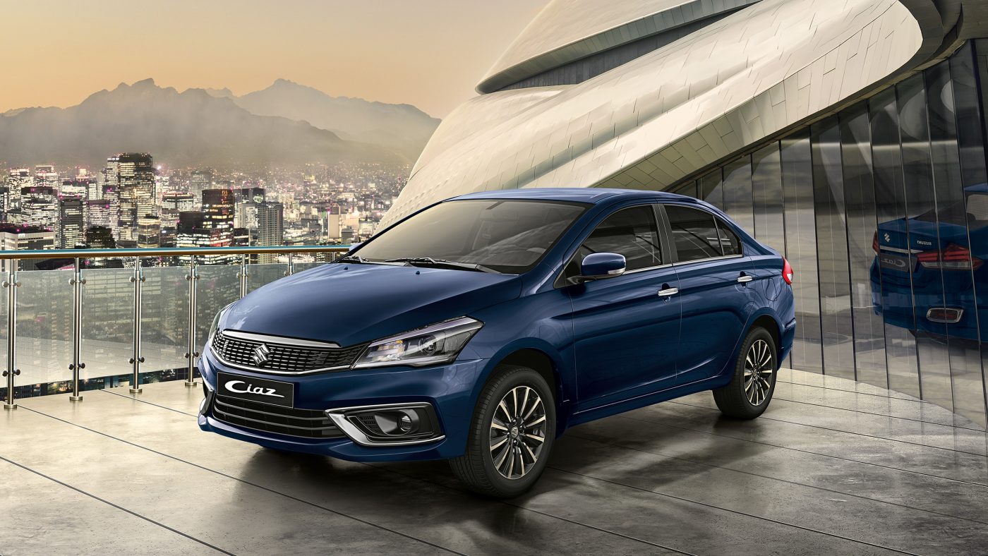 Hình ảnh xe Suzuki Ciaz màu xanh dương đang trưng bày