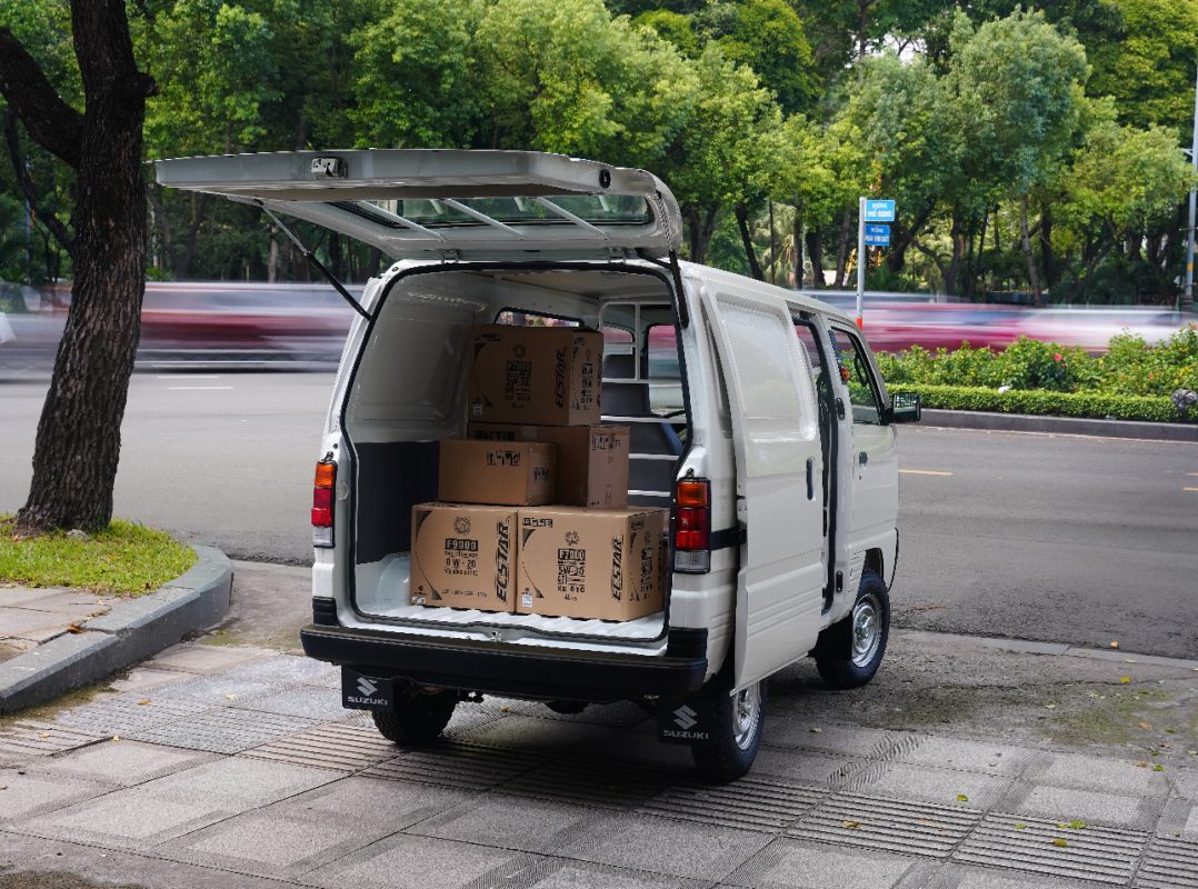 Suzuki Blind Van chở hàng hóa tải trọng 580kg